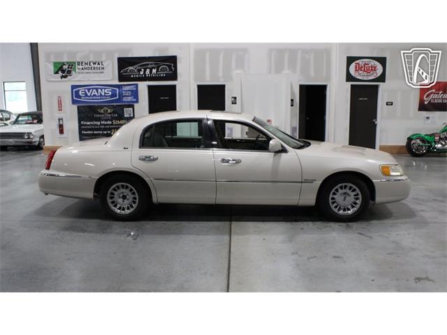 1999 Lincoln Town Car (CC-2093511) for sale in Runnemede, New Jersey