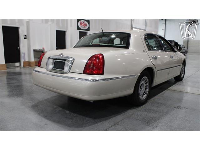 1999 Lincoln Town Car (CC-2093511) for sale in Runnemede, New Jersey