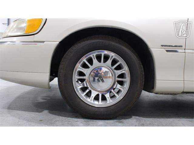 1999 Lincoln Town Car (CC-2093511) for sale in Runnemede, New Jersey