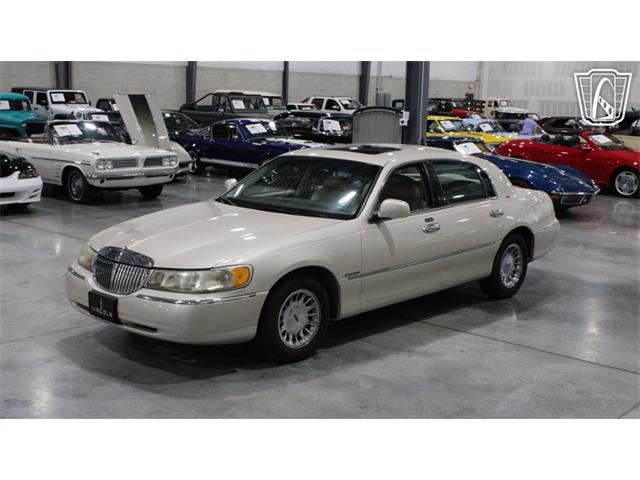 1999 Lincoln Town Car (CC-2093511) for sale in Runnemede, New Jersey