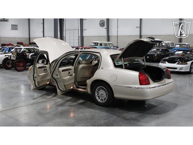 1999 Lincoln Town Car (CC-2093511) for sale in Runnemede, New Jersey