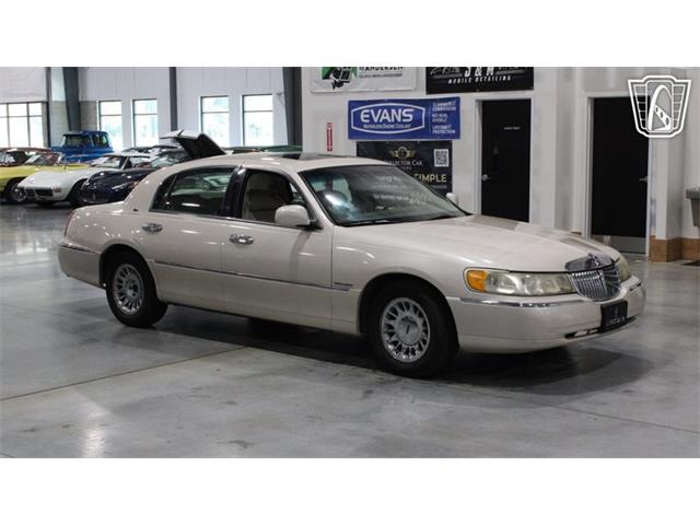 1999 Lincoln Town Car (CC-2093511) for sale in Runnemede, New Jersey