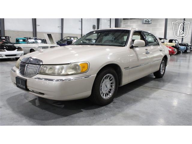 1999 Lincoln Town Car (CC-2093511) for sale in Runnemede, New Jersey