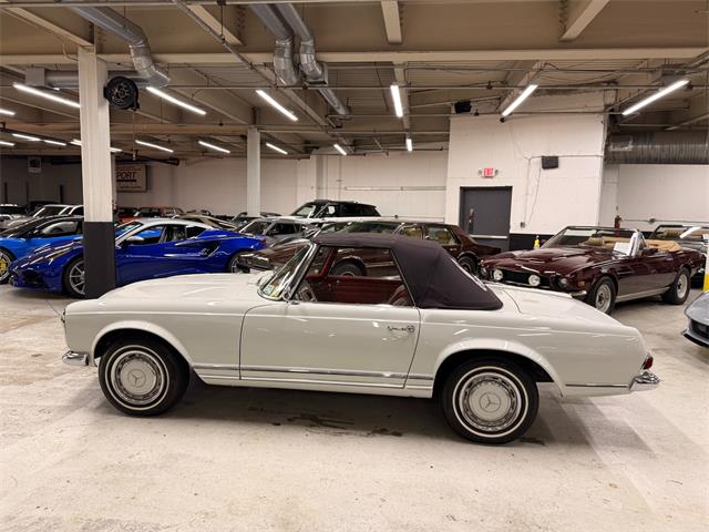 1966 Mercedes-Benz 230 (CC-2096440) for sale in Huntington Station, New York