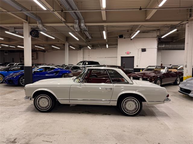 1966 Mercedes-Benz 230 (CC-2096440) for sale in Huntington Station, New York