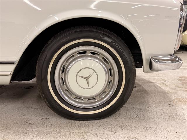 1966 Mercedes-Benz 230 (CC-2096440) for sale in Huntington Station, New York