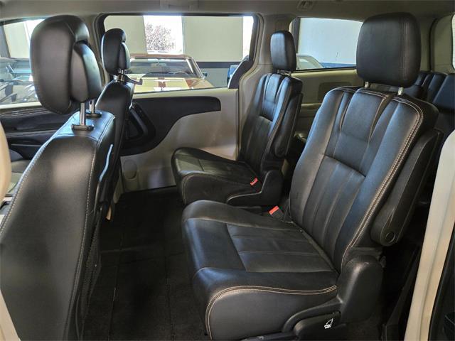 2016 Chrysler Town & Country (CC-2097367) for sale in Bend, Oregon