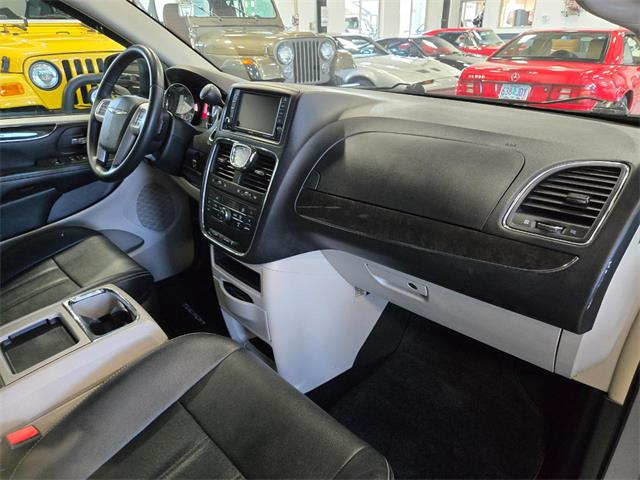 2016 Chrysler Town & Country (CC-2097367) for sale in Bend, Oregon