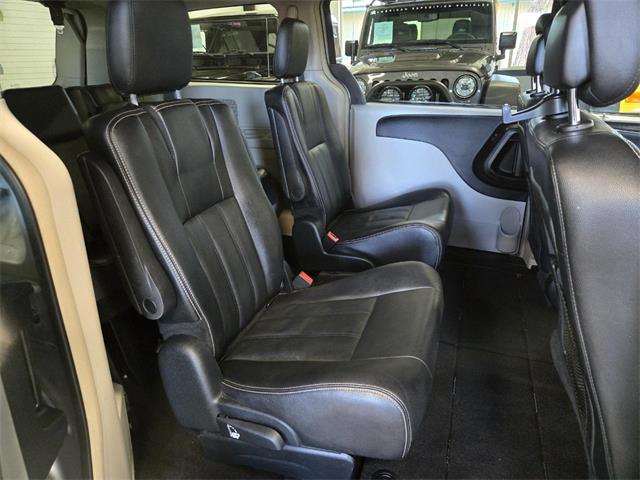 2016 Chrysler Town & Country (CC-2097367) for sale in Bend, Oregon