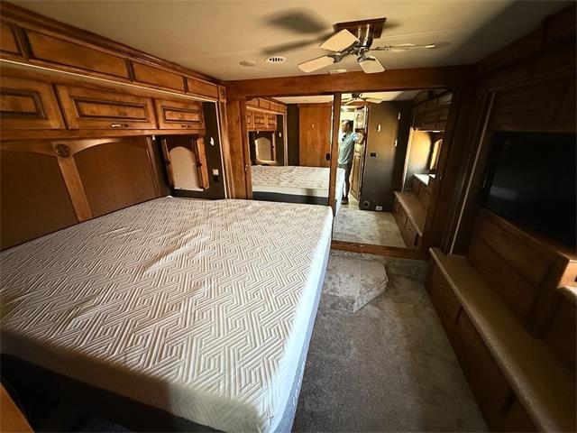 2012 Monaco Knight (CC-2097848) for sale in Palm Desert , California