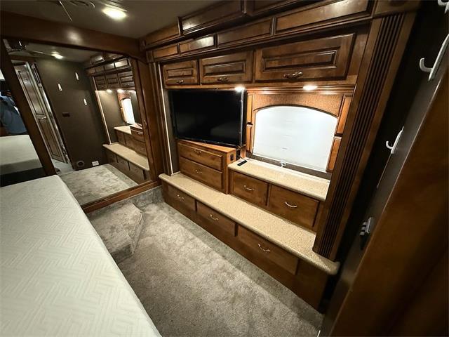 2012 Monaco Knight (CC-2097848) for sale in Palm Desert , California