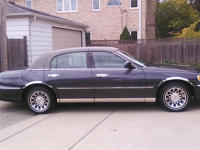 2001 Lincoln Town Car (CC-2101031) for sale in Chicago, Illinois