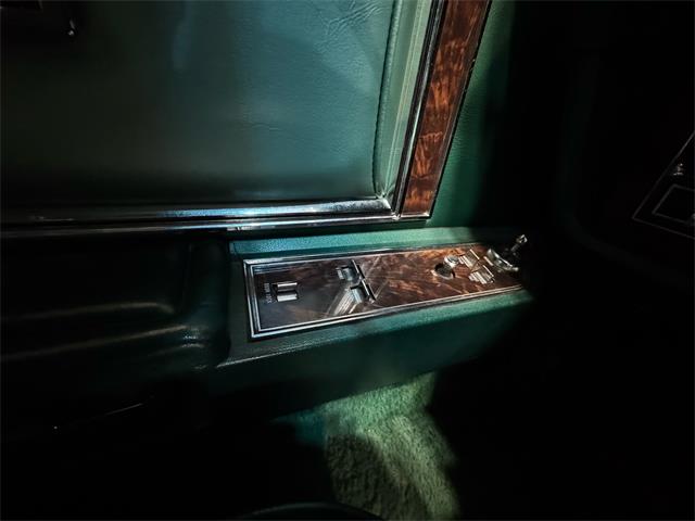 1977 Lincoln Continental Mark V (CC-2101509) for sale in toronto, Ontario