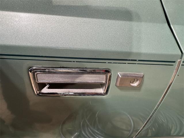 1977 Lincoln Continental Mark V (CC-2101509) for sale in toronto, Ontario