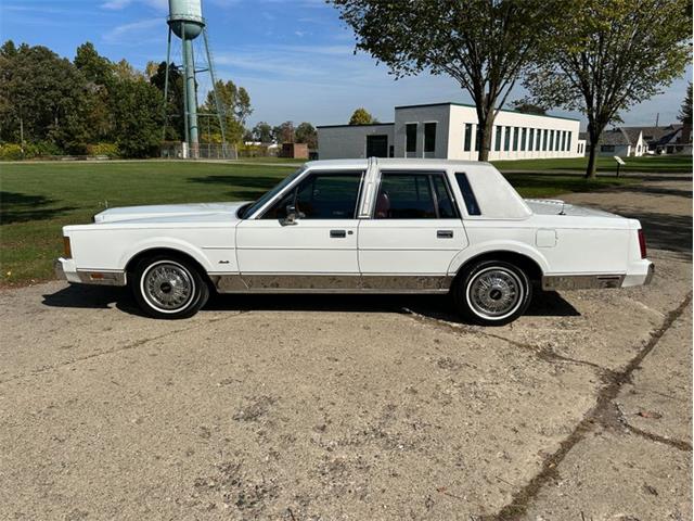 1989 Lincoln Town Car (CC-2101569) for sale in Shelby Township, Michigan