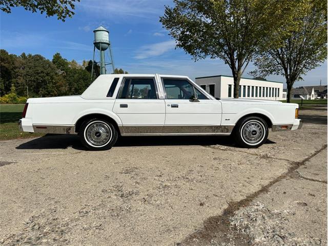 1989 Lincoln Town Car (CC-2101569) for sale in Shelby Township, Michigan