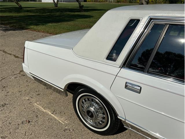 1989 Lincoln Town Car (CC-2101569) for sale in Shelby Township, Michigan
