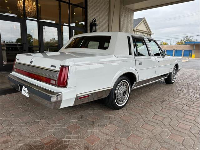 1989 Lincoln Town Car (CC-2101569) for sale in Shelby Township, Michigan