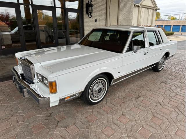 1989 Lincoln Town Car (CC-2101569) for sale in Shelby Township, Michigan