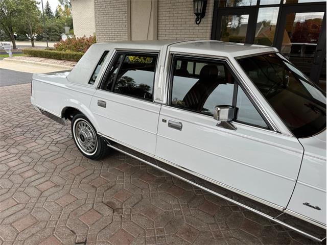1989 Lincoln Town Car (CC-2101569) for sale in Shelby Township, Michigan