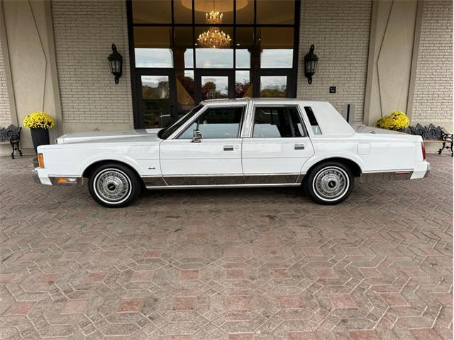 1989 Lincoln Town Car (CC-2101569) for sale in Shelby Township, Michigan