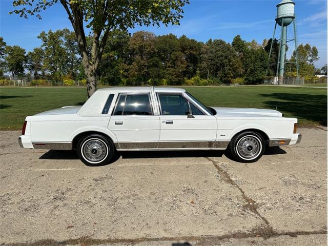 1989 Lincoln Town Car (CC-2101569) for sale in Shelby Township, Michigan