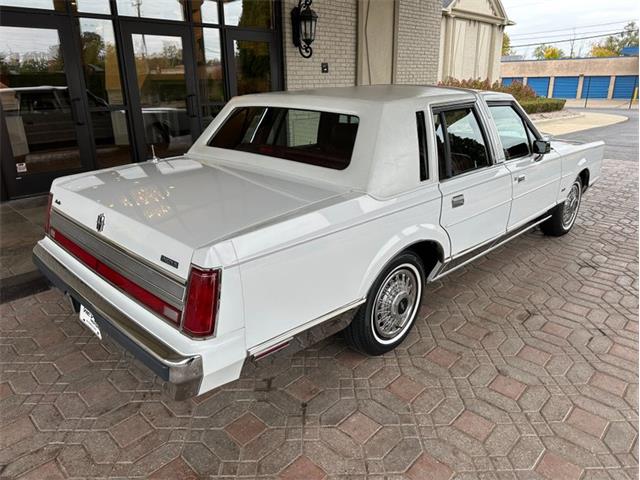 1989 Lincoln Town Car (CC-2101569) for sale in Shelby Township, Michigan