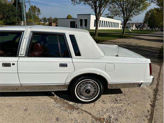 1989 Lincoln Town Car (CC-2101569) for sale in Shelby Township, Michigan