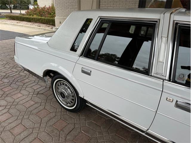 1989 Lincoln Town Car (CC-2101569) for sale in Shelby Township, Michigan