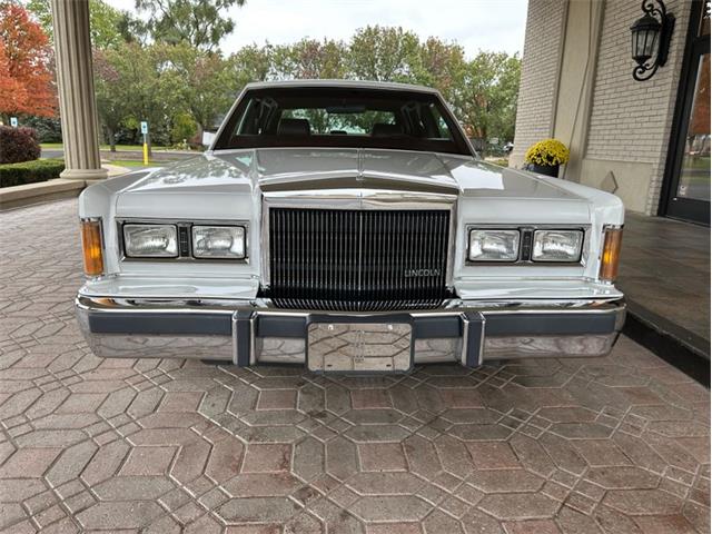 1989 Lincoln Town Car (CC-2101569) for sale in Shelby Township, Michigan