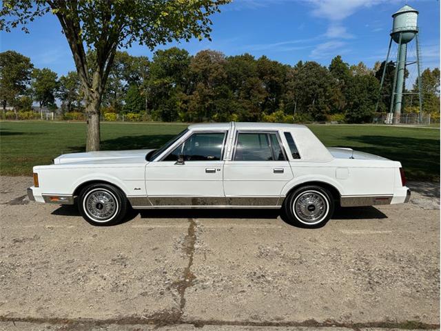 1989 Lincoln Town Car (CC-2101569) for sale in Shelby Township, Michigan