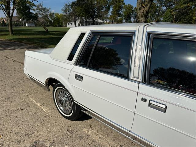 1989 Lincoln Town Car (CC-2101569) for sale in Shelby Township, Michigan