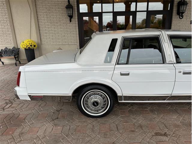 1989 Lincoln Town Car (CC-2101569) for sale in Shelby Township, Michigan