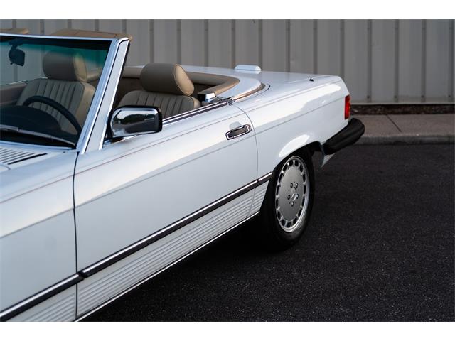 1989 Mercedes-Benz 560SL (CC-2102215) for sale in Southampton, New York