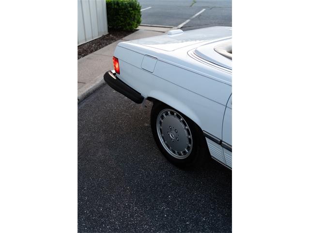 1989 Mercedes-Benz 560SL (CC-2102215) for sale in Southampton, New York
