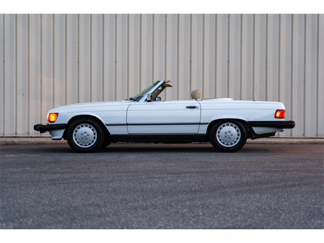 1989 Mercedes-Benz 560SL (CC-2102215) for sale in Southampton, New York