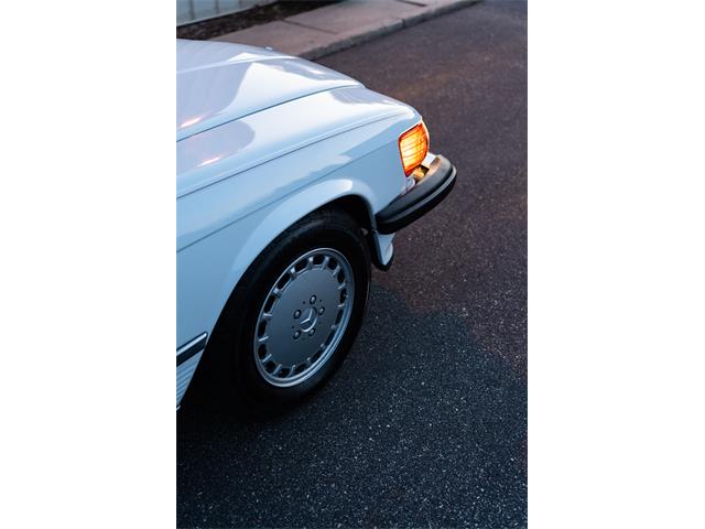 1989 Mercedes-Benz 560SL (CC-2102215) for sale in Southampton, New York