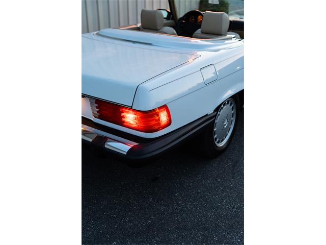 1989 Mercedes-Benz 560SL (CC-2102215) for sale in Southampton, New York