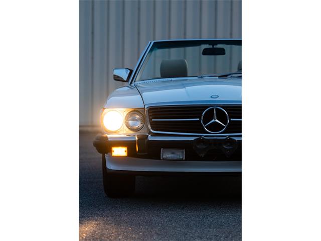 1989 Mercedes-Benz 560SL (CC-2102215) for sale in Southampton, New York