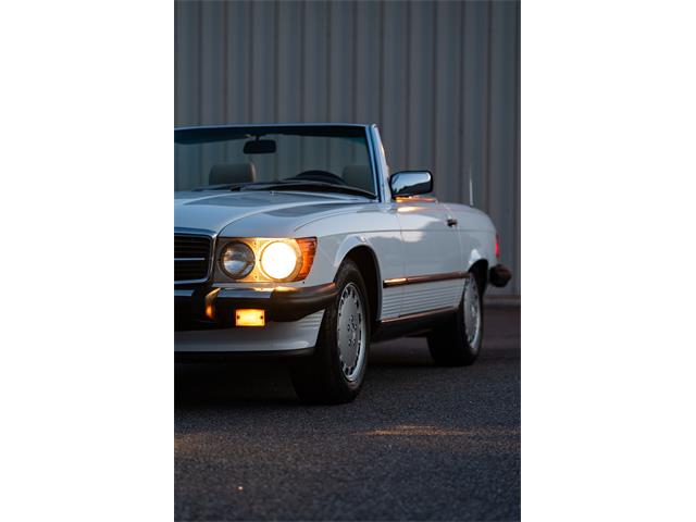 1989 Mercedes-Benz 560SL (CC-2102215) for sale in Southampton, New York