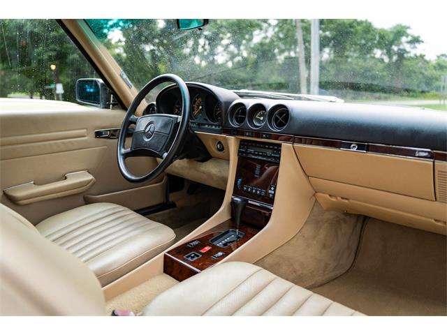 1989 Mercedes-Benz 560SL (CC-2102215) for sale in Southampton, New York