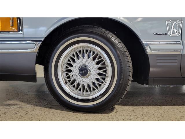 1993 Lincoln Town Car (CC-2102348) for sale in Dearborn, Michigan