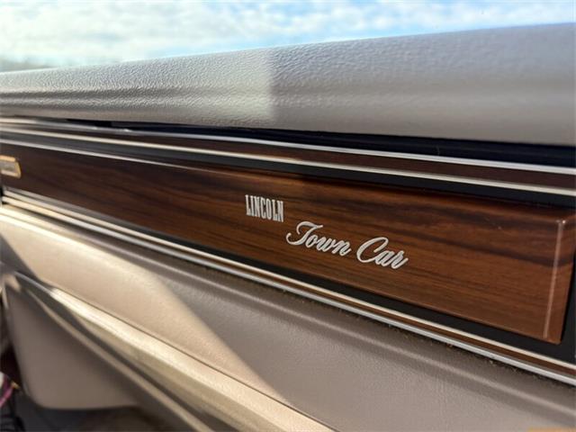 1988 Lincoln Town Car (CC-2102405) for sale in Statesville, North Carolina