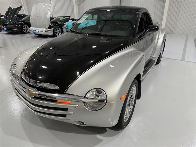 2006 Chevrolet SSR (CC-2102536) for sale in Watford, Ontario