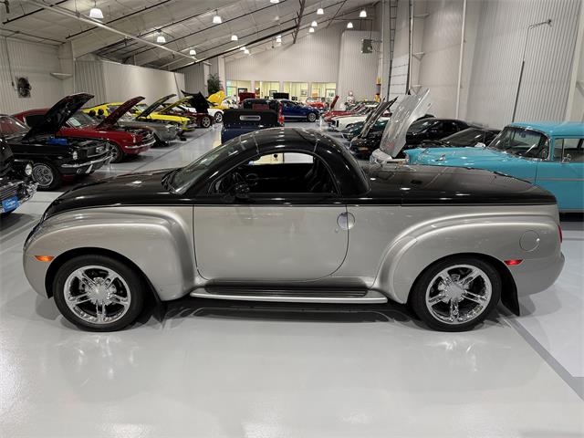 2006 Chevrolet SSR (CC-2102536) for sale in Watford, Ontario