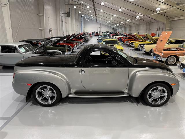 2006 Chevrolet SSR (CC-2102536) for sale in Watford, Ontario