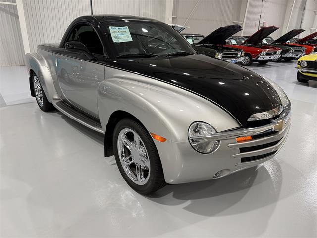 2006 Chevrolet SSR (CC-2102536) for sale in Watford, Ontario