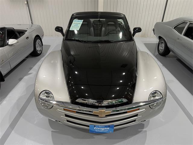 2006 Chevrolet SSR (CC-2102536) for sale in Watford, Ontario