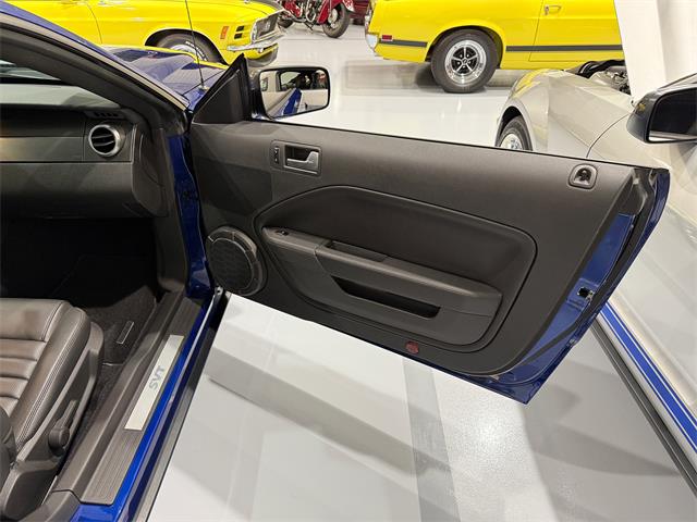 2009 Ford Shelby GT500  (CC-2102539) for sale in Watford, Ontario