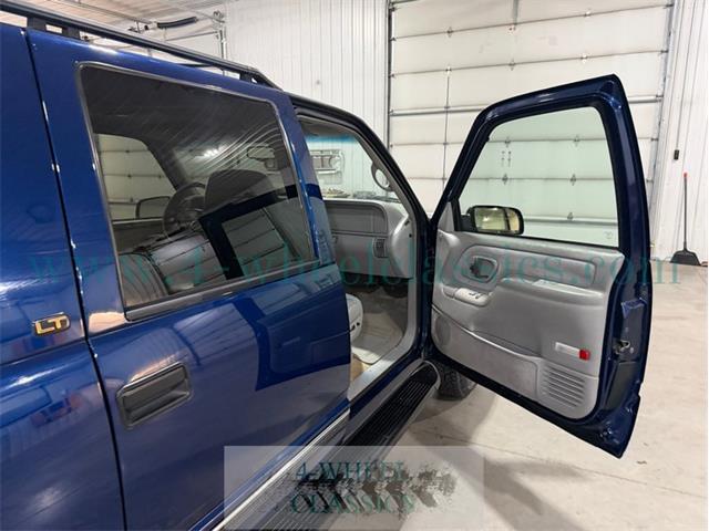 1999 Chevrolet Suburban (CC-2104336) for sale in Holland , Michigan